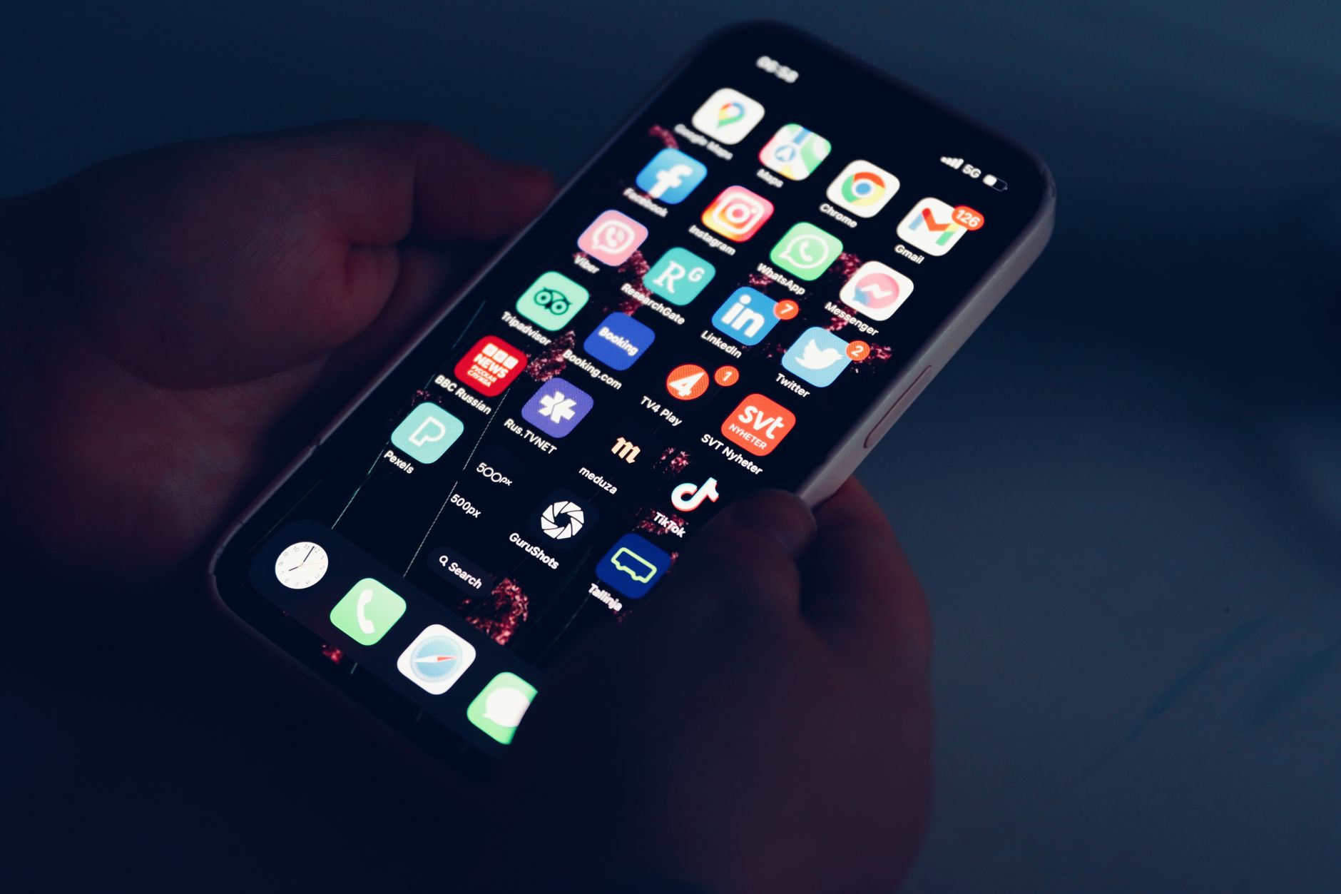 Illustratieve foto bij: maatwerk mobiele app vs standaard tooling legacy integratie