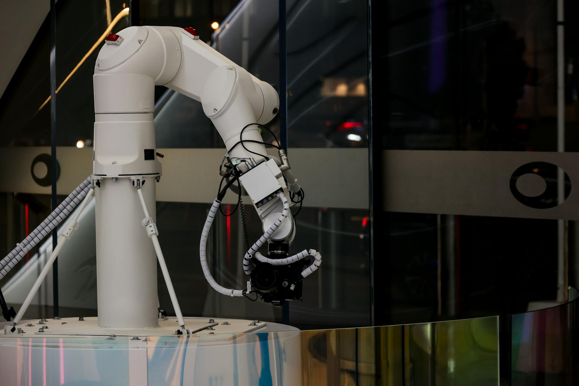 Illustratieve foto bij: How to preserve service levels while introducing AI into existing operations